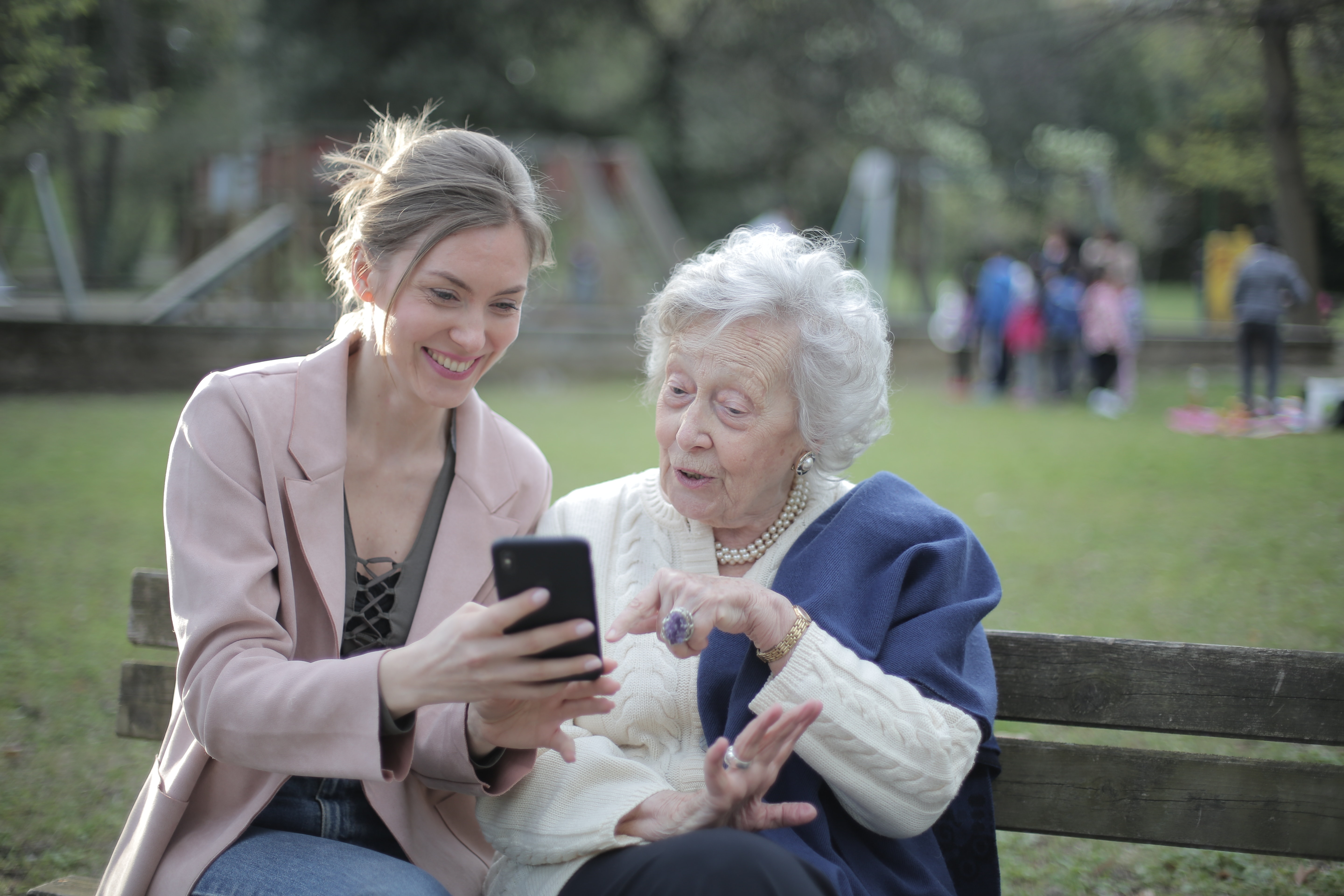 Algunos jóvenes presentan osteoporosis, pero es más común en personas mayores. 
 (Foto Prensa Libre:  Andrea Piacquadio/Pexels)