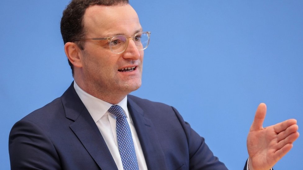 El ministro de Salud Jens Spahn pidió a los alemanes que se vacunen contra la covid-19.