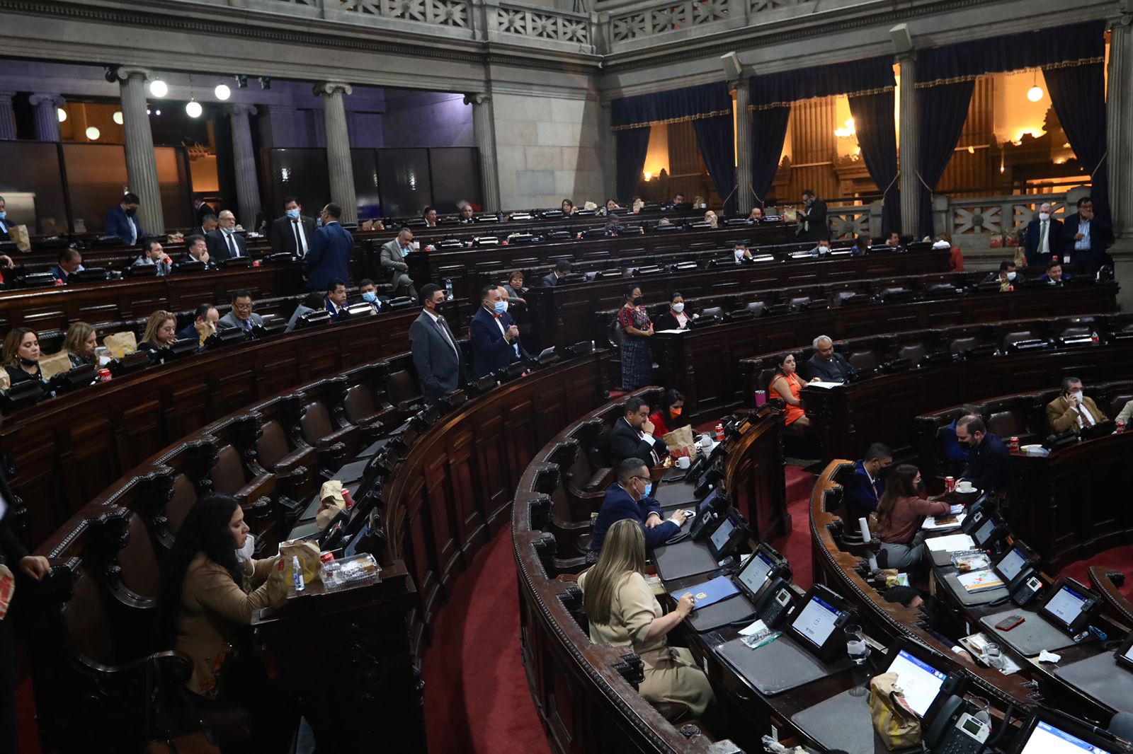 
Los diputados aprobaron el proyecto de construcción de la autopista Puerto Quetzal-Escuintla con cobro de peaje. (Foto Prensa Libre: Élmer Vargas)
