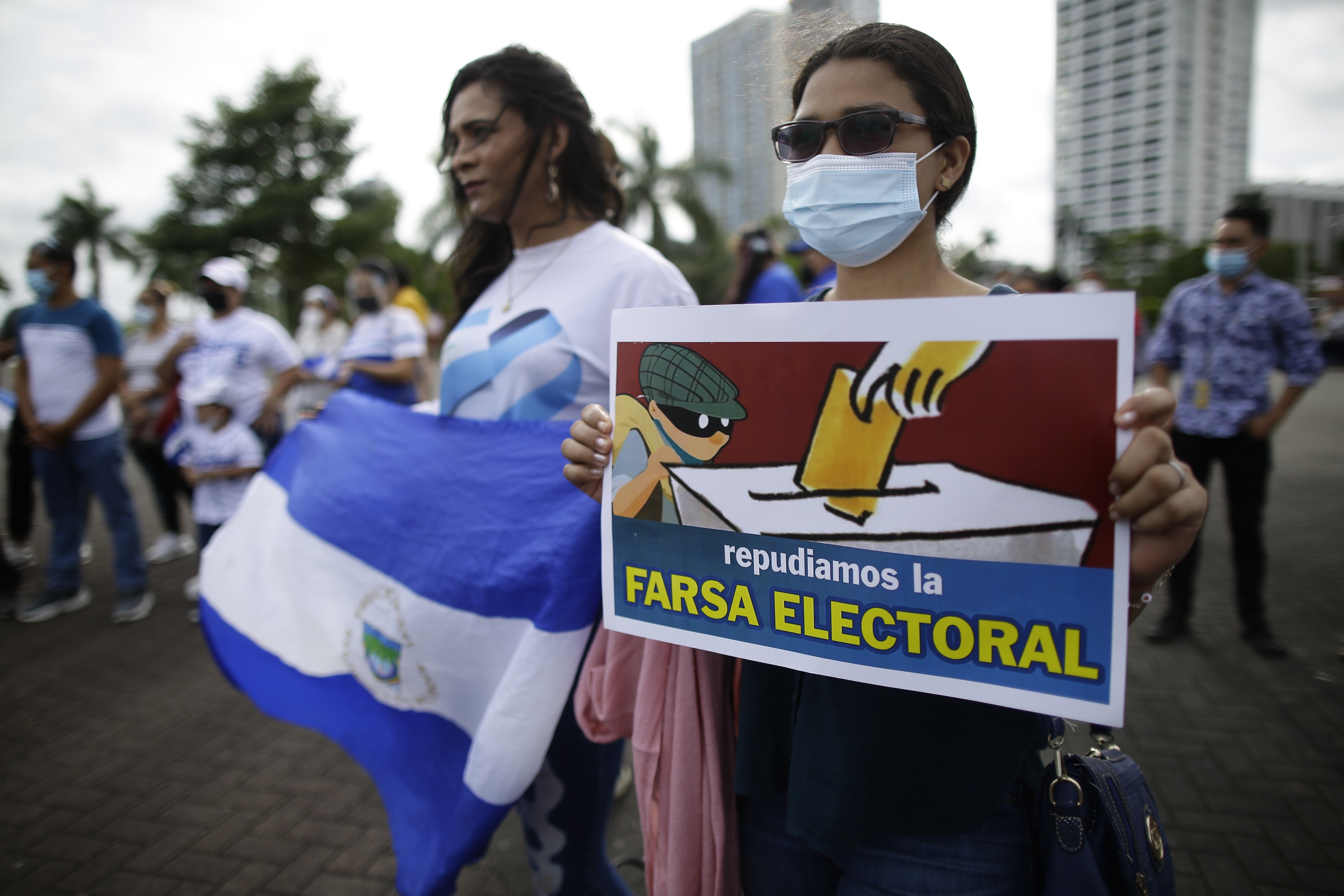 Nicaragüenses residentes en Panamá protestan contra elecciones en su país