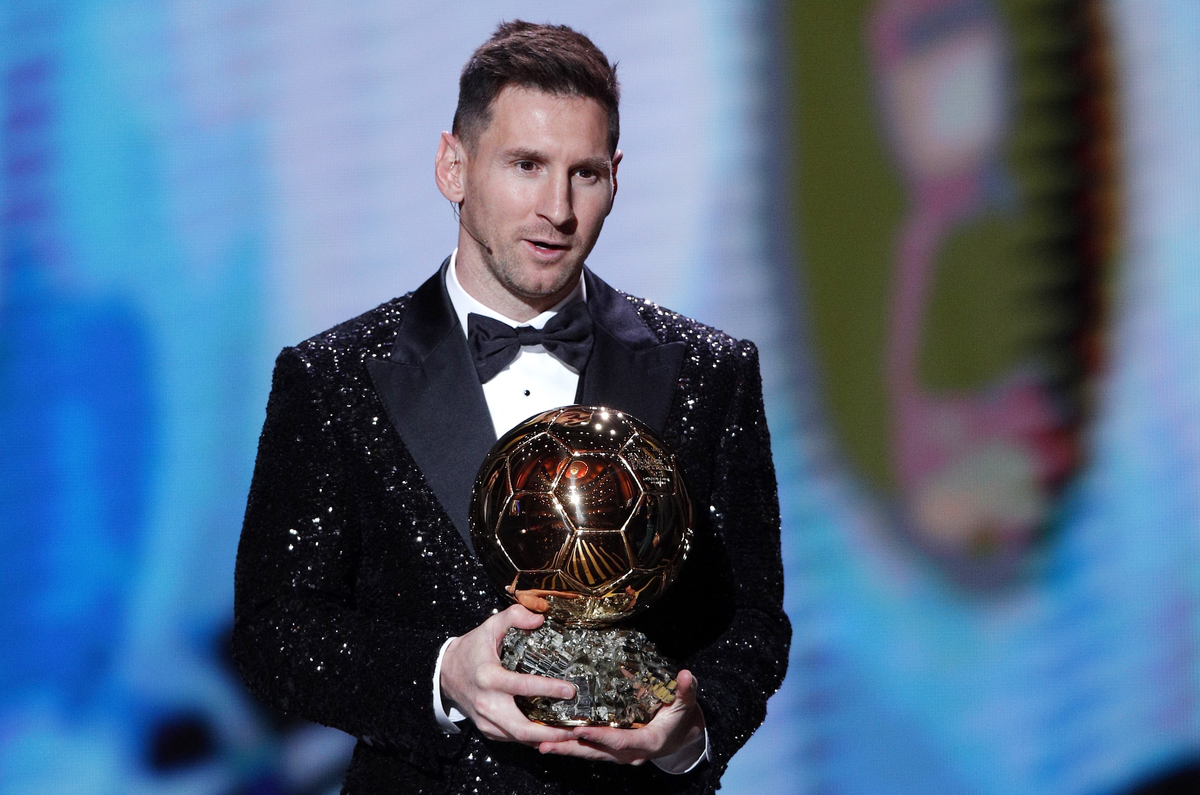  El jugador del PSGLionel Messi pinta a levantar su octavo Balón de Oro. Foto Prensa Libre (EFE)