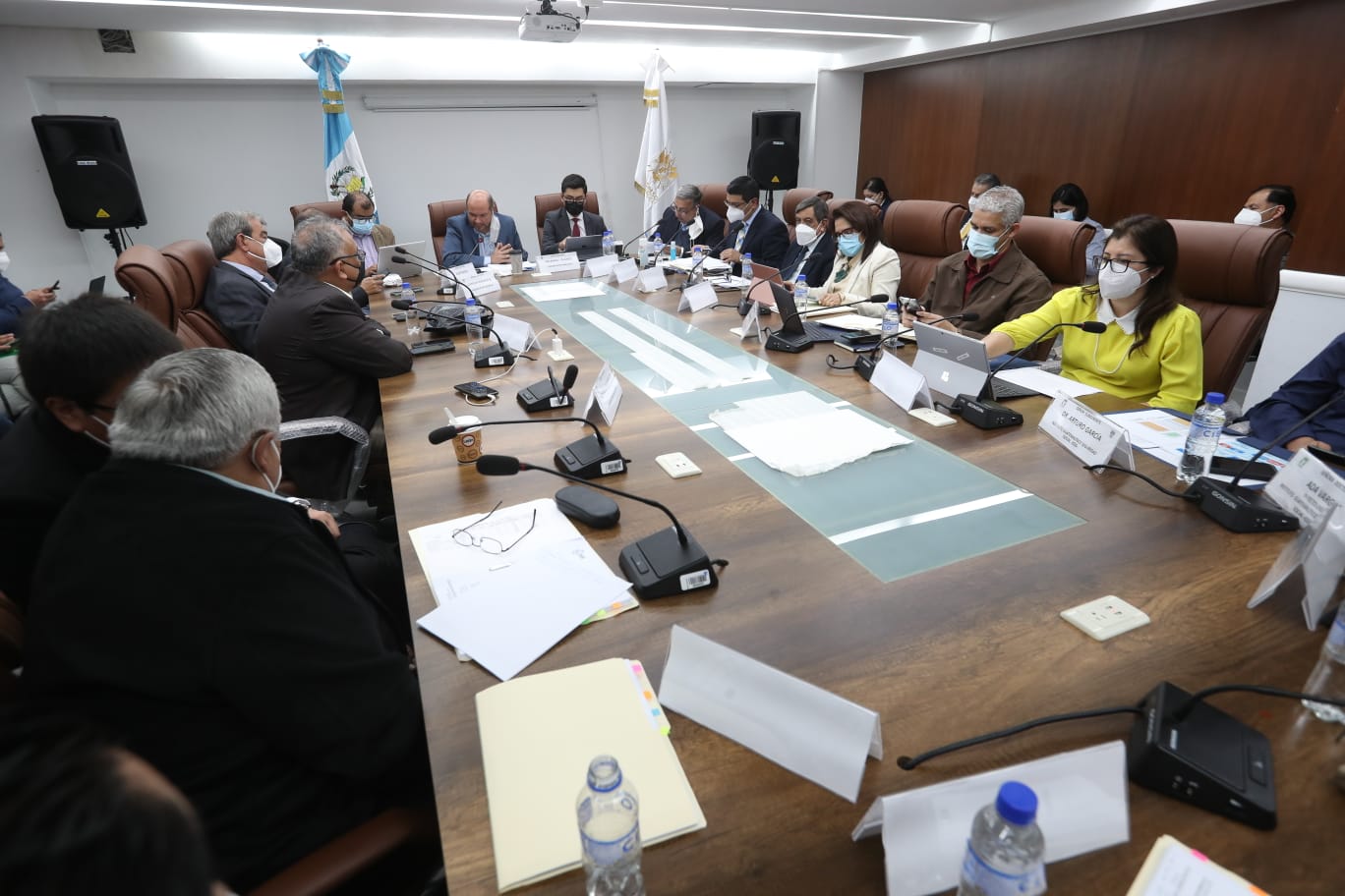 Diputados citan a autoridades de Salud para que aclaren dudas sobre la adjudicación de contratos de compra de medicinas. (Foto Prensa Libre: María Renée Barrientos)