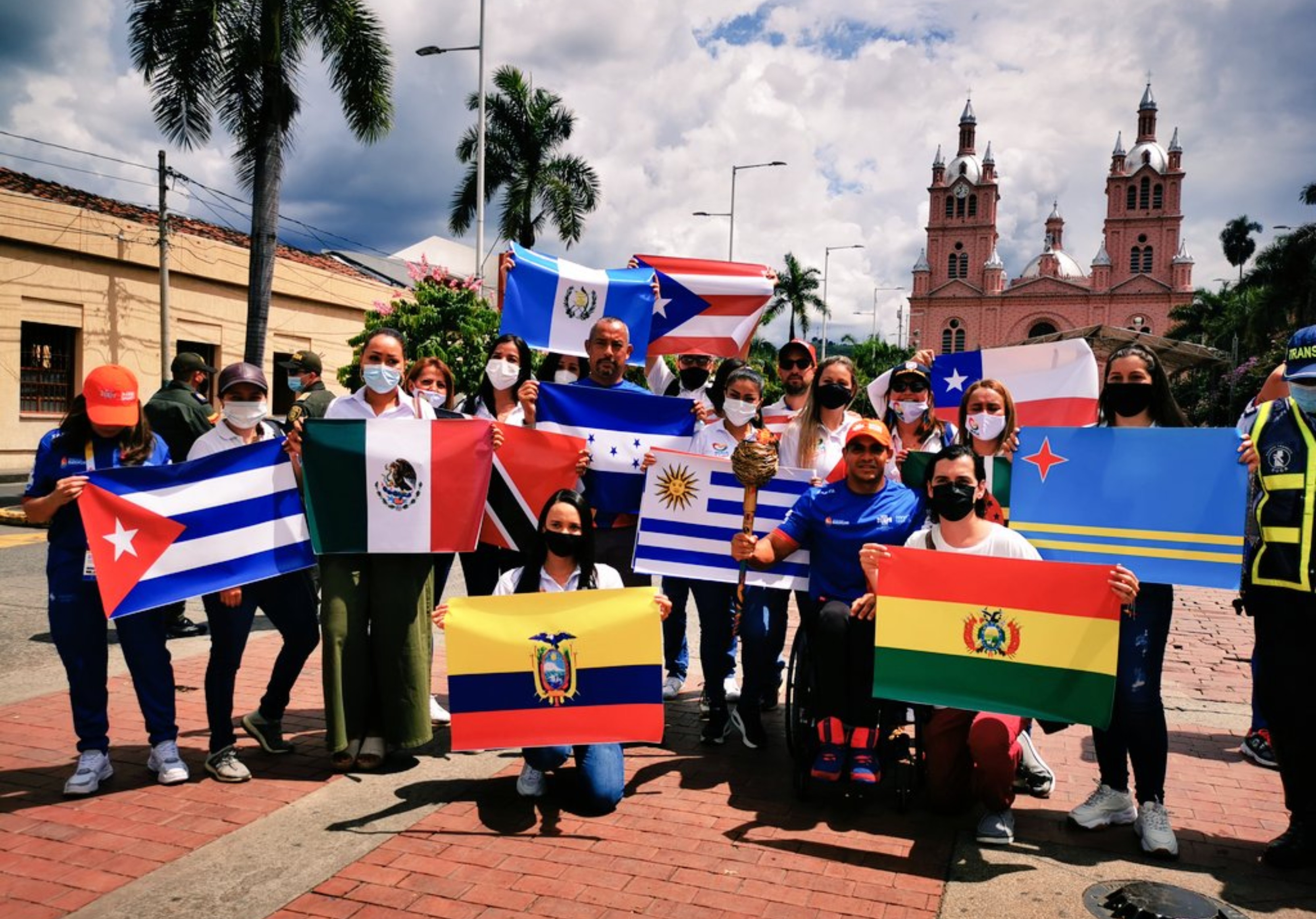 Algunas delegaciones de los países que participarán en los I Juegos Panamericanos Junior Cali 2021 ya están en Colombia. Foto @CaliValle2021
