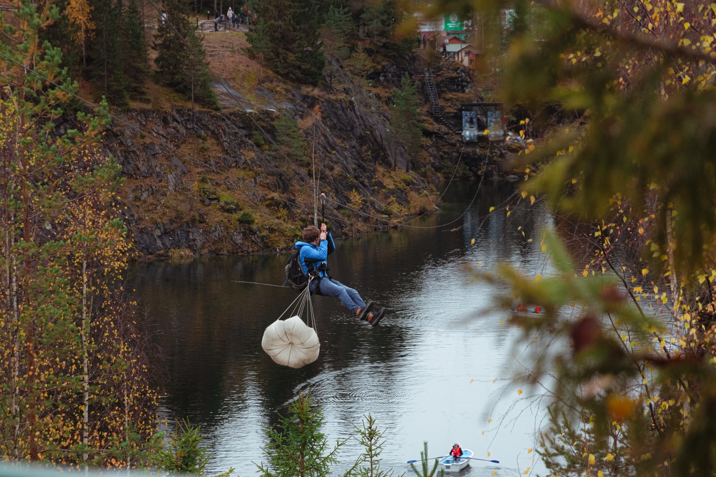 El trabajador de una empresa que ofrece servicios de canopy murió en un accidente en California, Estados Unidos. (Foto Prensa Libre: Unsplash) 