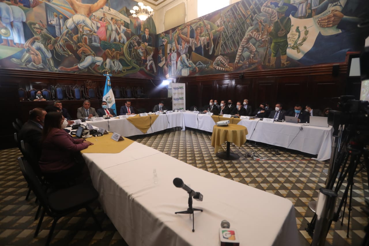 La Comisión de Finanzas del Congreso dictaminará en los siguientes días el proyecto del presupuesto 2022 con ciertos ajustes. (Foto Prensa Libre: Hemeroteca) 