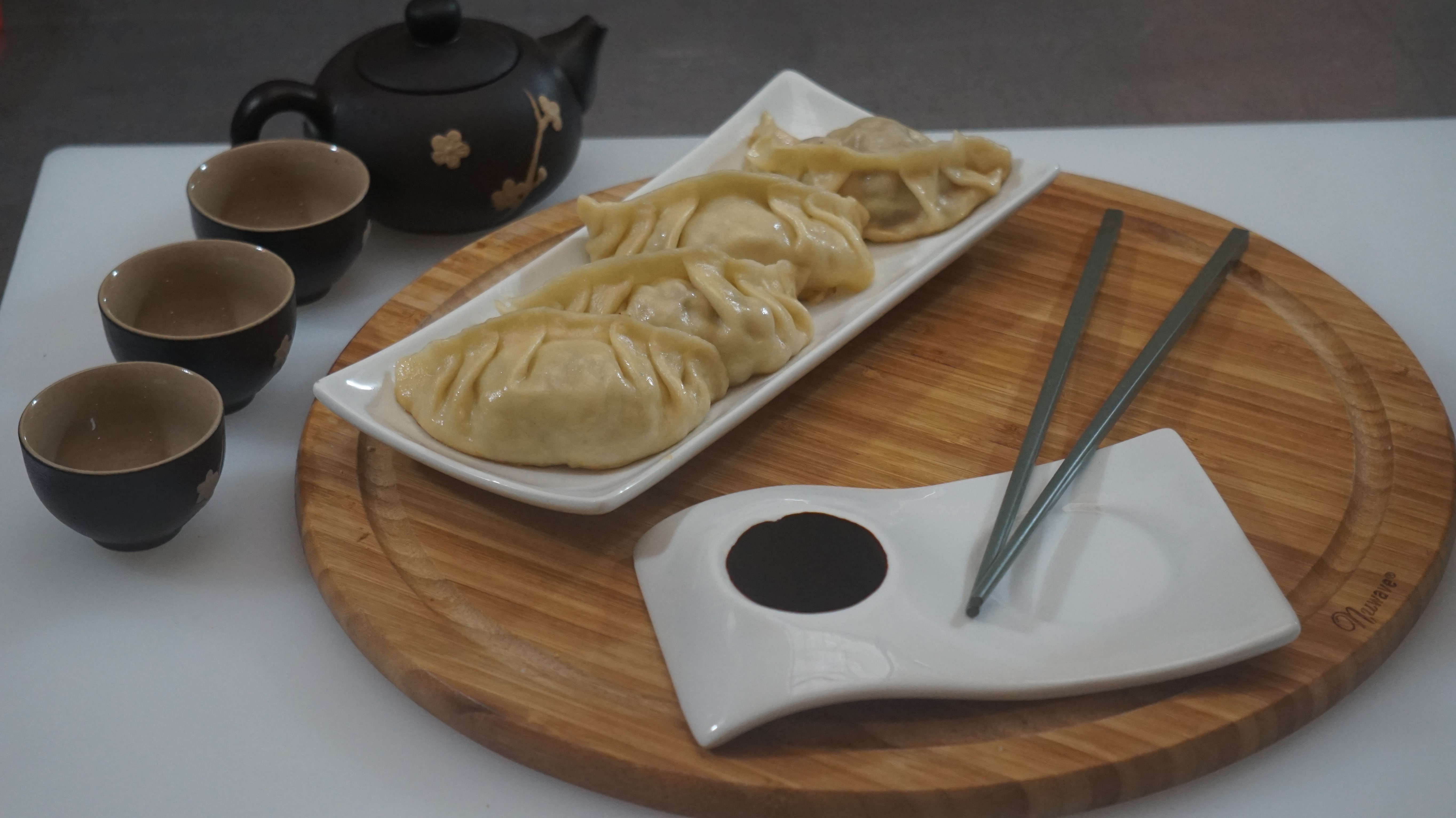 Hay alrededor de unas 30 variantes de dumplings asiáticos, pero todos son supremamente deliciosos. Son fáciles de preparar y se recomienda consumirlos con té negro, como sucede en los países de ese continente. Esta receta fue preparada por la chef Flor de María González. (Foto Prensa Libre, cortesía de Flor de María González)