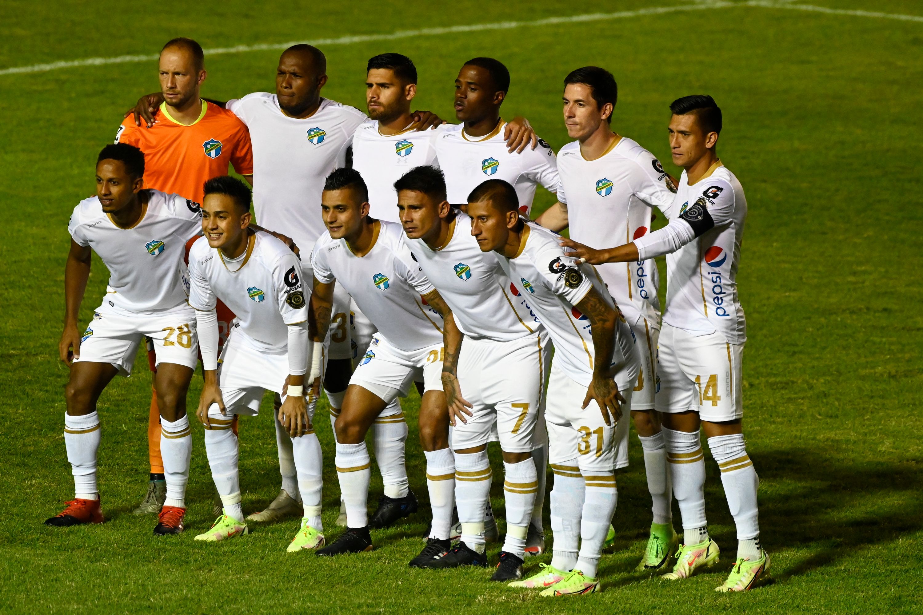 El once de Comunicaciones que enfrentó al Saprissa. (Foto Prensa Libre: AFP)