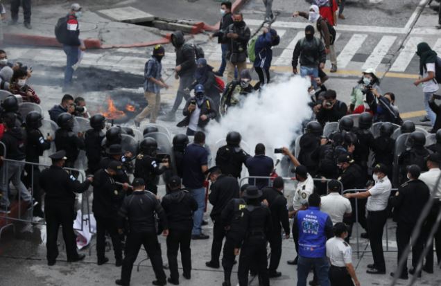 Las protestas en el Congreso en 2020 dejaron heridos y capturados. (Foto: Hemeroteca PL)