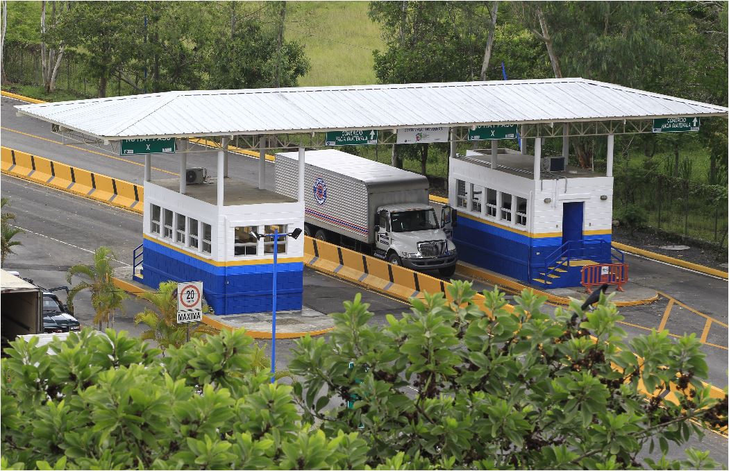 Exportadores consideran importante perfeccionar la Unión Aduanera con Honduras, porque se ha logrado facilitar significativamente el paso de las mercancías en las fronteras. (Foto Prensa Libre: Hemeroteca)