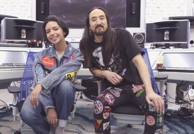 Ángela Aguilar y Steve Aoki