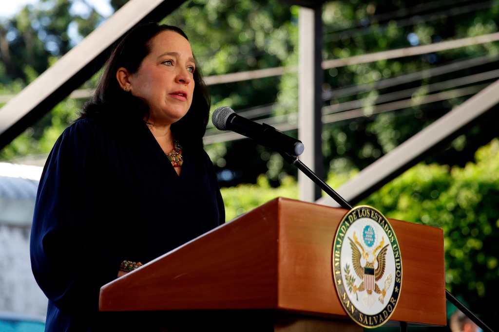 Jean Manes, encargada de negocios de Estados Unidos en El Salvador. (Foto Prensa Libre: EFE)