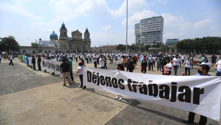 El sector de restaurantes ha sido el más afectado por la ley seca, pero con la ampliación proyectó una mejor reactivación económica. (Foto Prensa Libre: Hemeroteca)