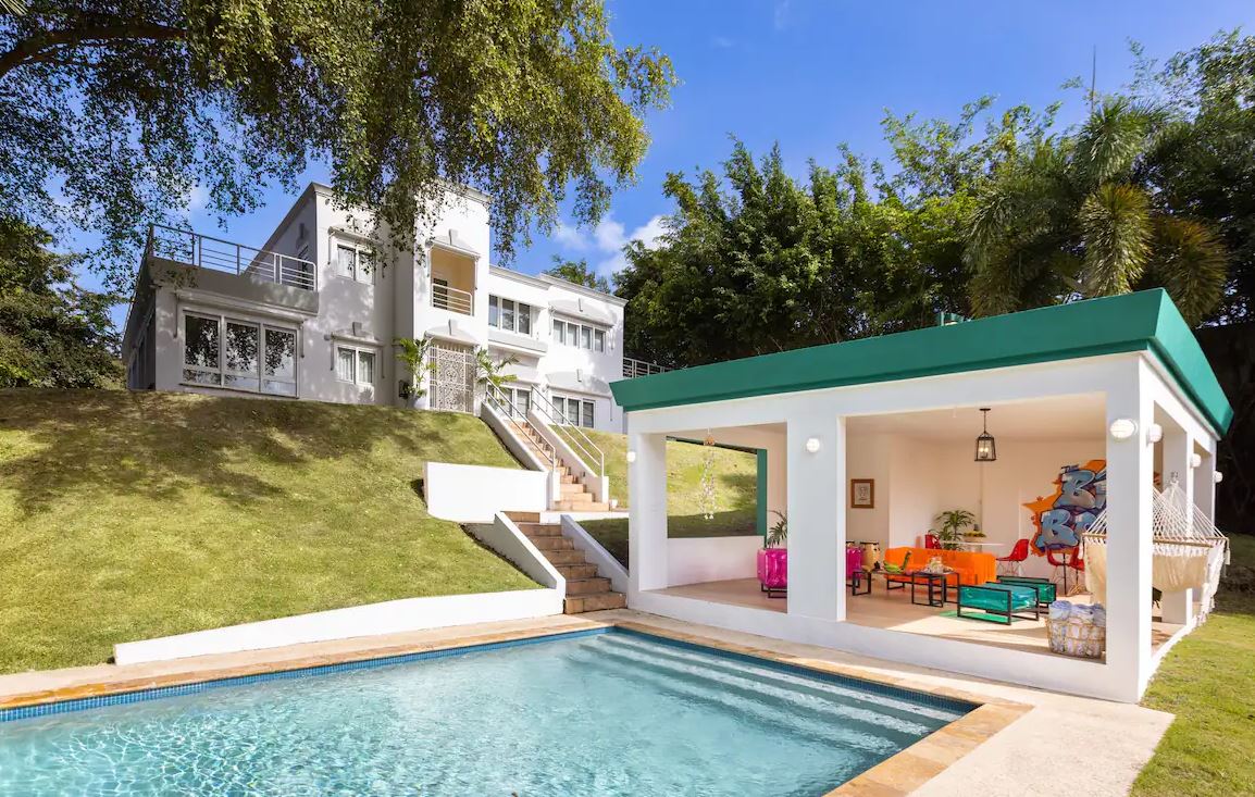 El reguetonero puertorriqueño Daddy Yankee abre las puertas de su mansión en Airbnb para vivir una experiencia única. (Foto Prensa Libre: Tomada de airbnb.com/daddyyankee)