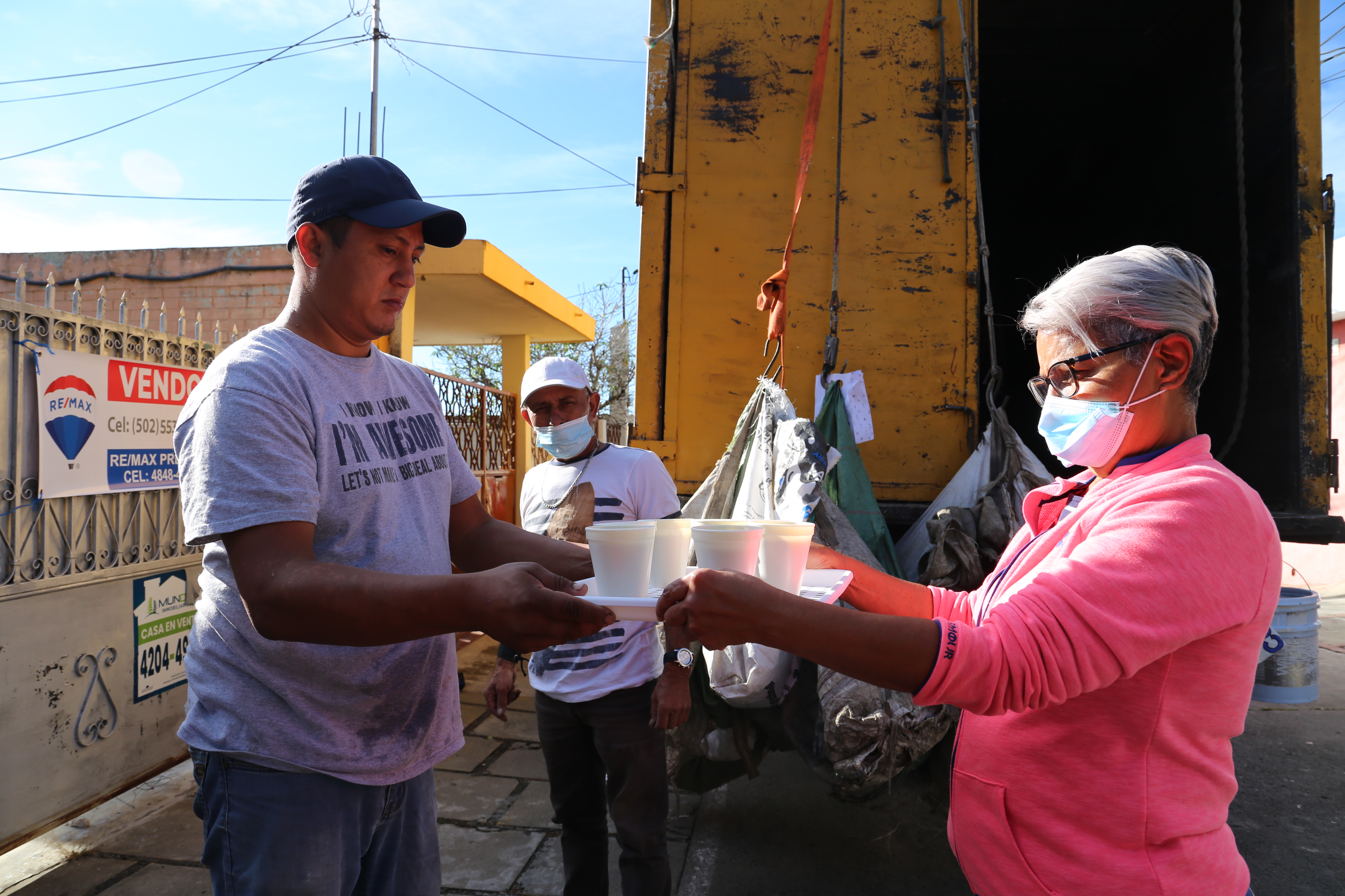 21 días de dar felicidad, día 3: Refacción para recolectores de basura