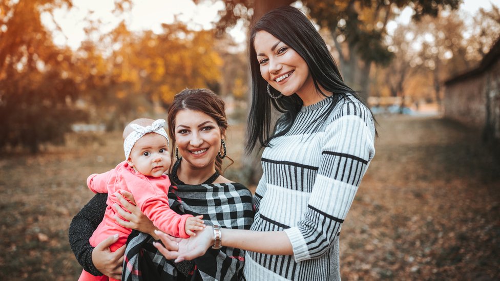 El rol de tía puede ser igualmente gratificante y beneficioso que el de una madre. (GETTY IMAGES)