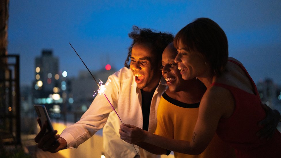 Todos esperan salud, dicha y alegría en el Año Nuevo. (GETTY IMAGES)