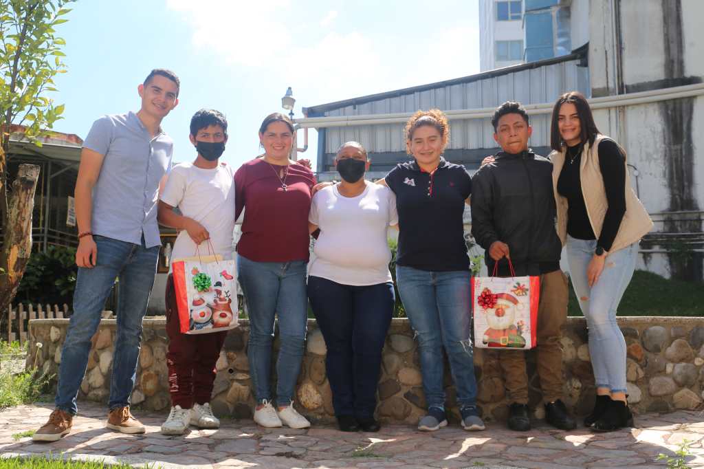 21 días de dar felicidad: Útiles escolares para estudiantes (Día 14) 