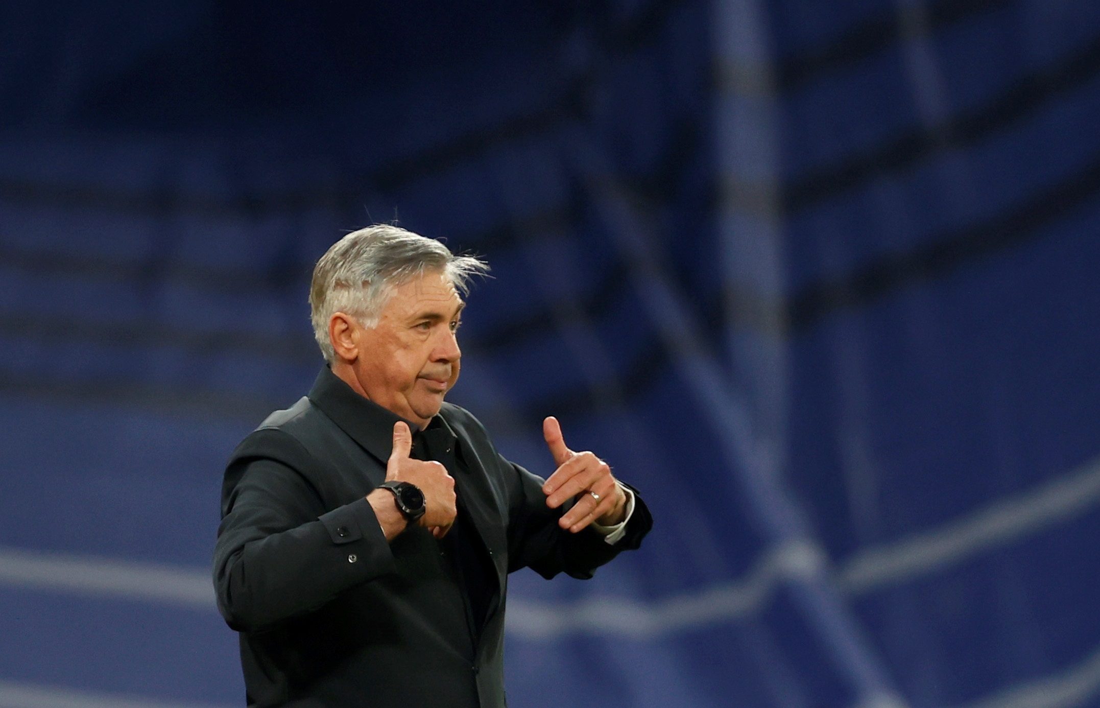 El técnico italiano del Real Madrid, Carlo Ancelotti, durante el encuentro aplazado ante la Real Sociedad. (Foto Prensa Libre: EFE)