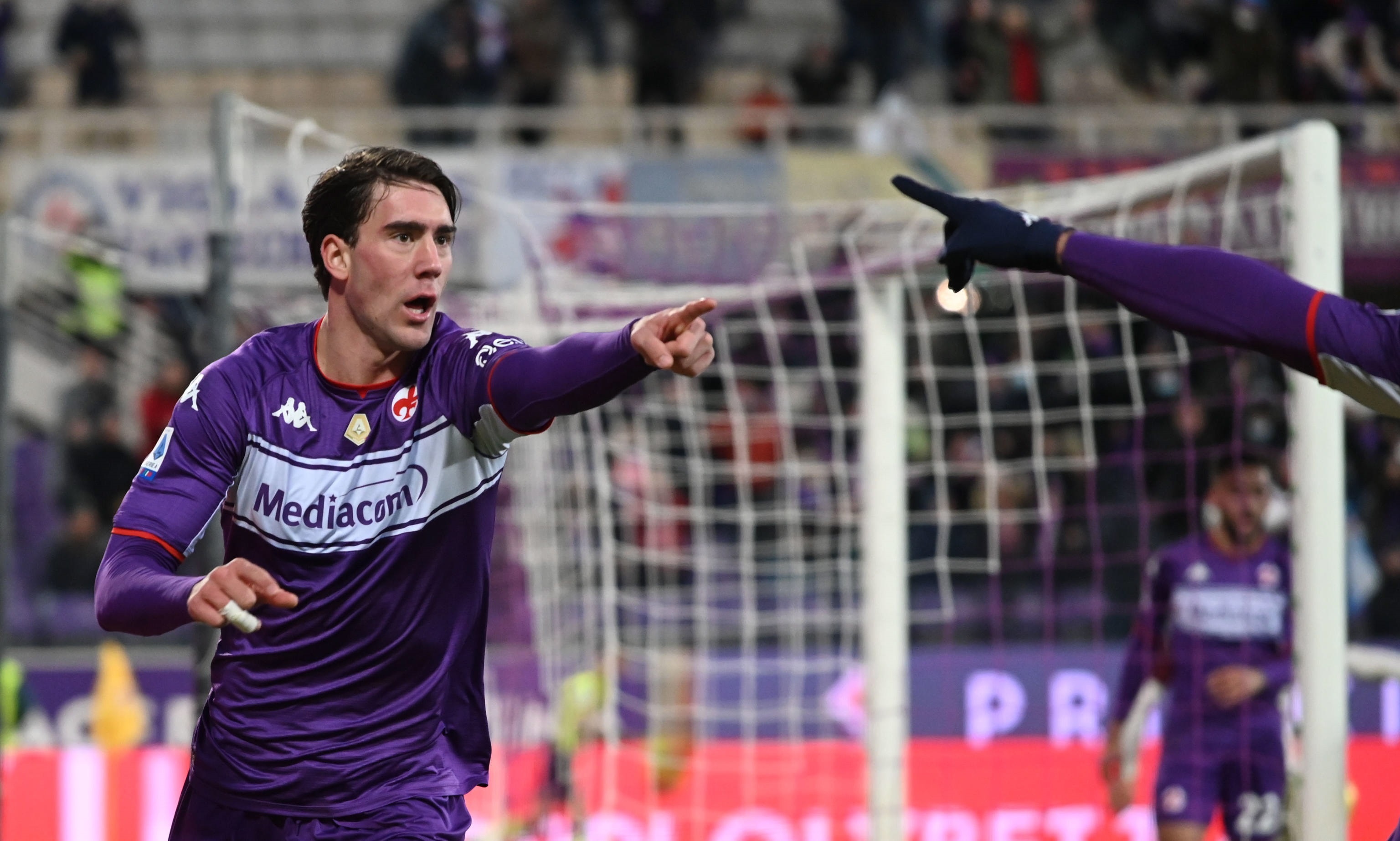 El delantero serbo Dusan Vlahovic pasa de la Fiorentina a la Juventus en el mercado de invierno. Es el goleador de la Serie A. Esto abre la puerta a Álvaro Morata para salir del cuadro turinés. Foto Prensa Libre: EFE.