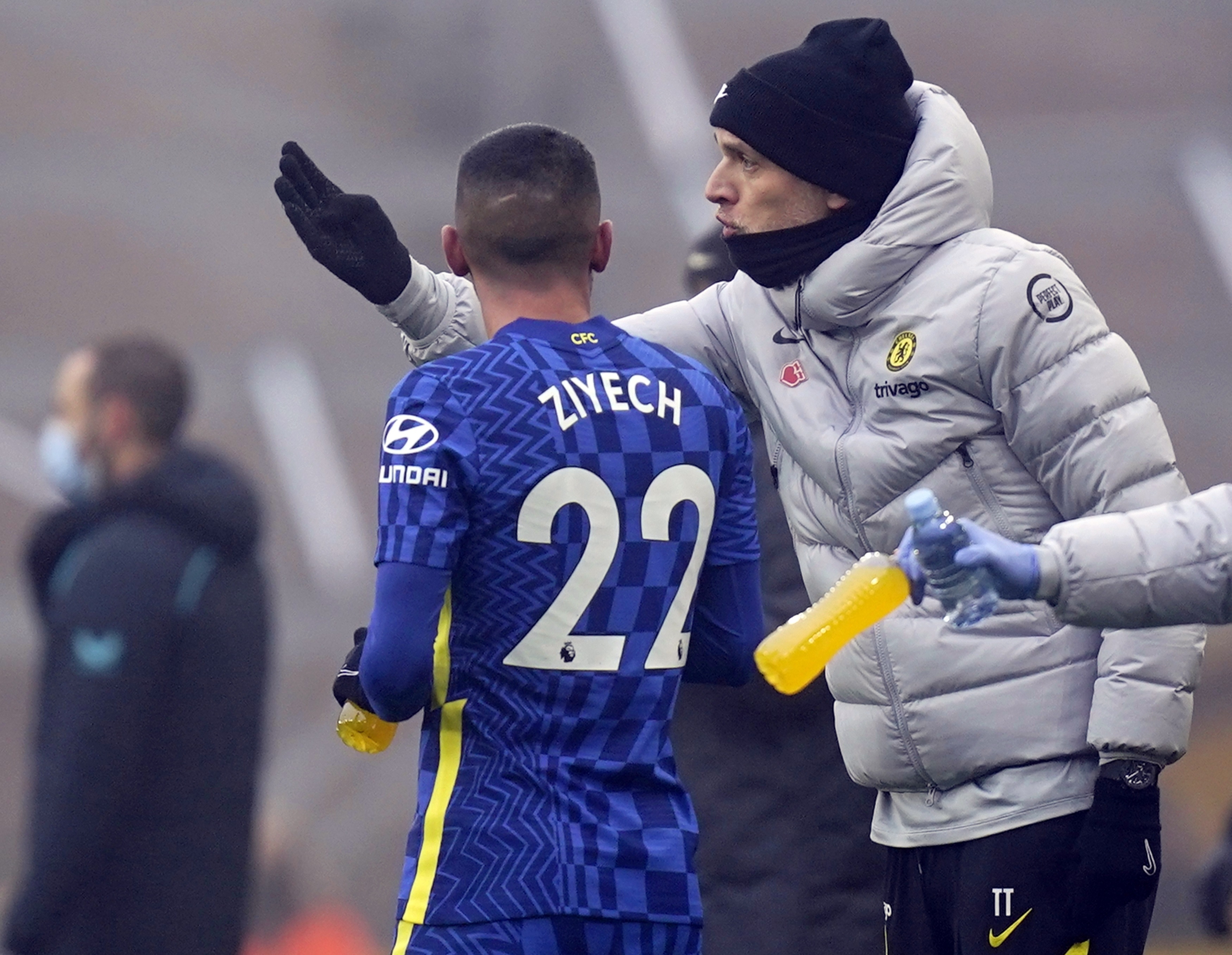 Thomas Tuchel, el técnico de los 'Blues', había pedido que se aplazara el juego ante los Wolves porque antes habían confirmado el positivo de covid-19 del futbolista Jorginho. Advirtió que habían viajado con él en autobús y cenado con el italiano, por lo que no descartaba que aparecieran más contagios. Al final rechazaron la petición. Foto Prensa Libre: EFE.