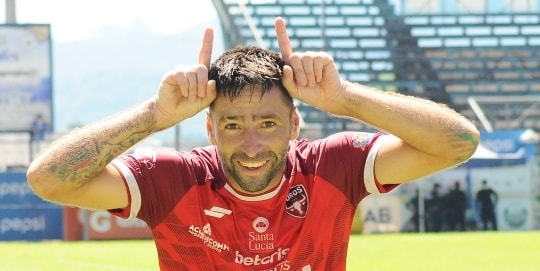 El jugador de Malacateco Enzo Herrera festejando la única anotación de su equipo a Santa Lucía la tarde de este domingo. (Foto Prensa Libre: Facebook)