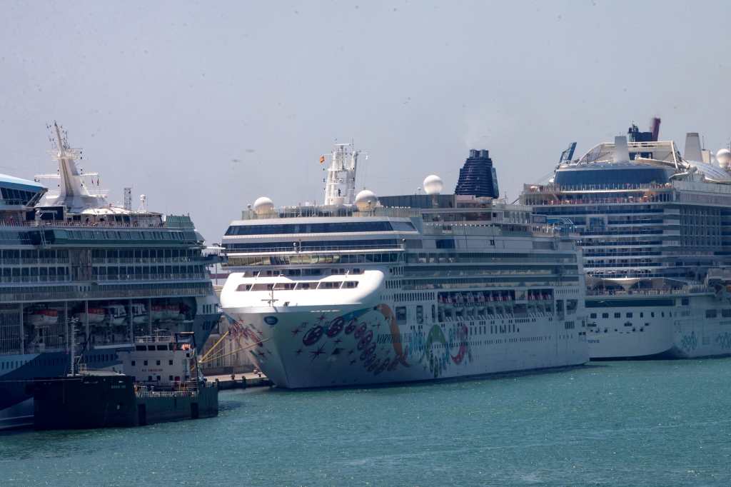 Regresa a EE.UU. tras viaje por el Caribe un crucero con casos de covid-19