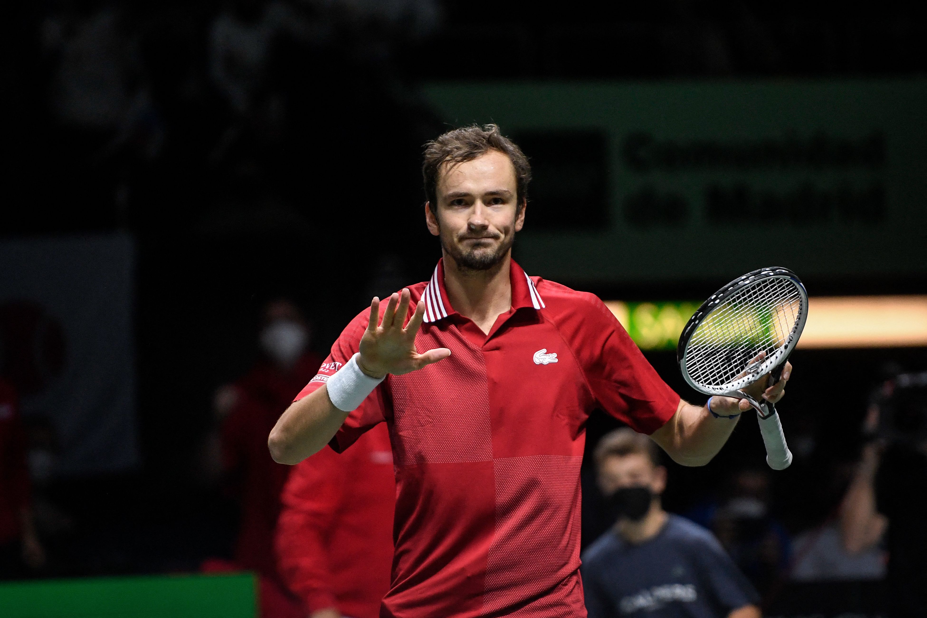 El tenista ruso Daniil Medvedev celebra al final de la Copa Davis. (Foto Prensa Libre: AFP)