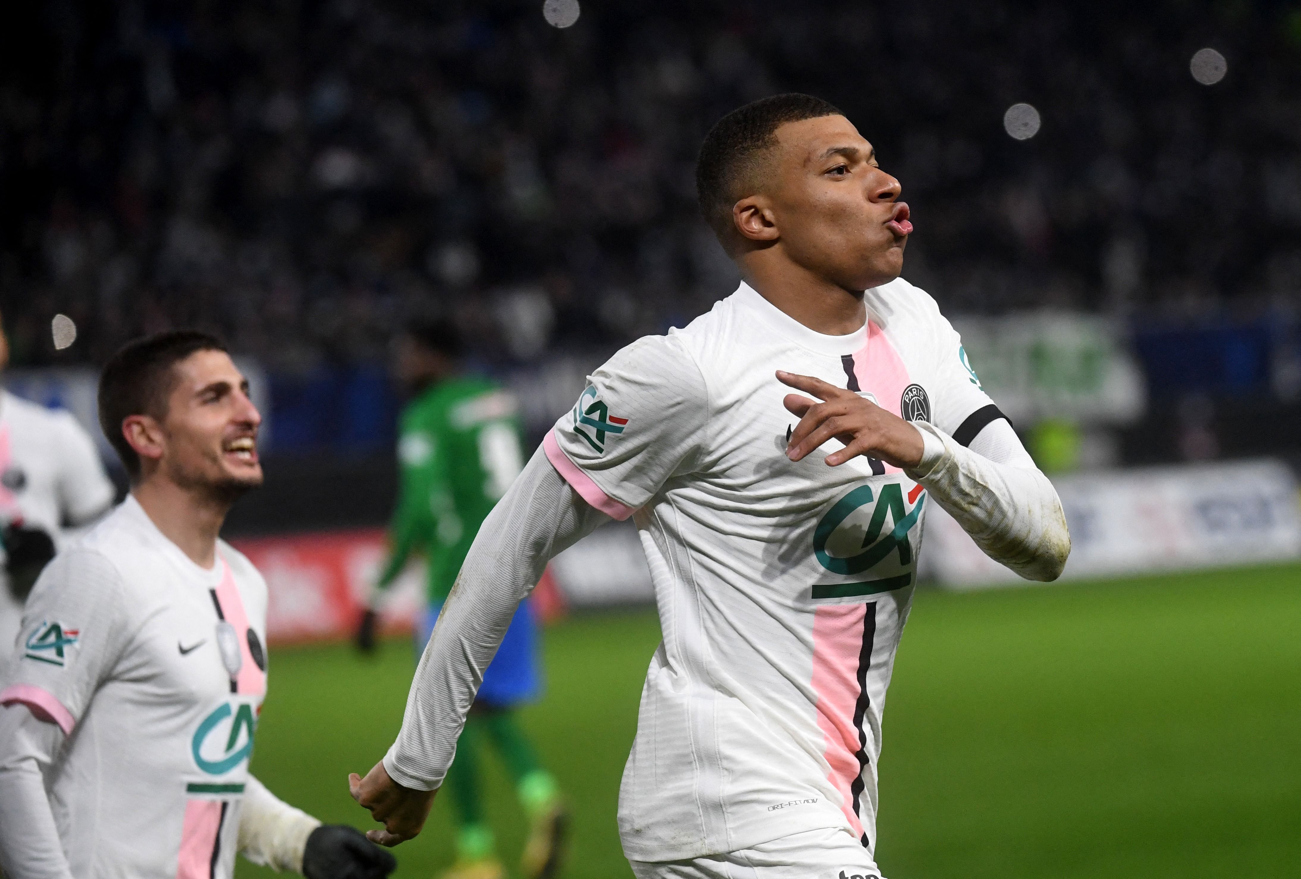 Mbappé seguirá con el PSG hasta el final de la temporada. (Foto Prensa Libre: AFP)