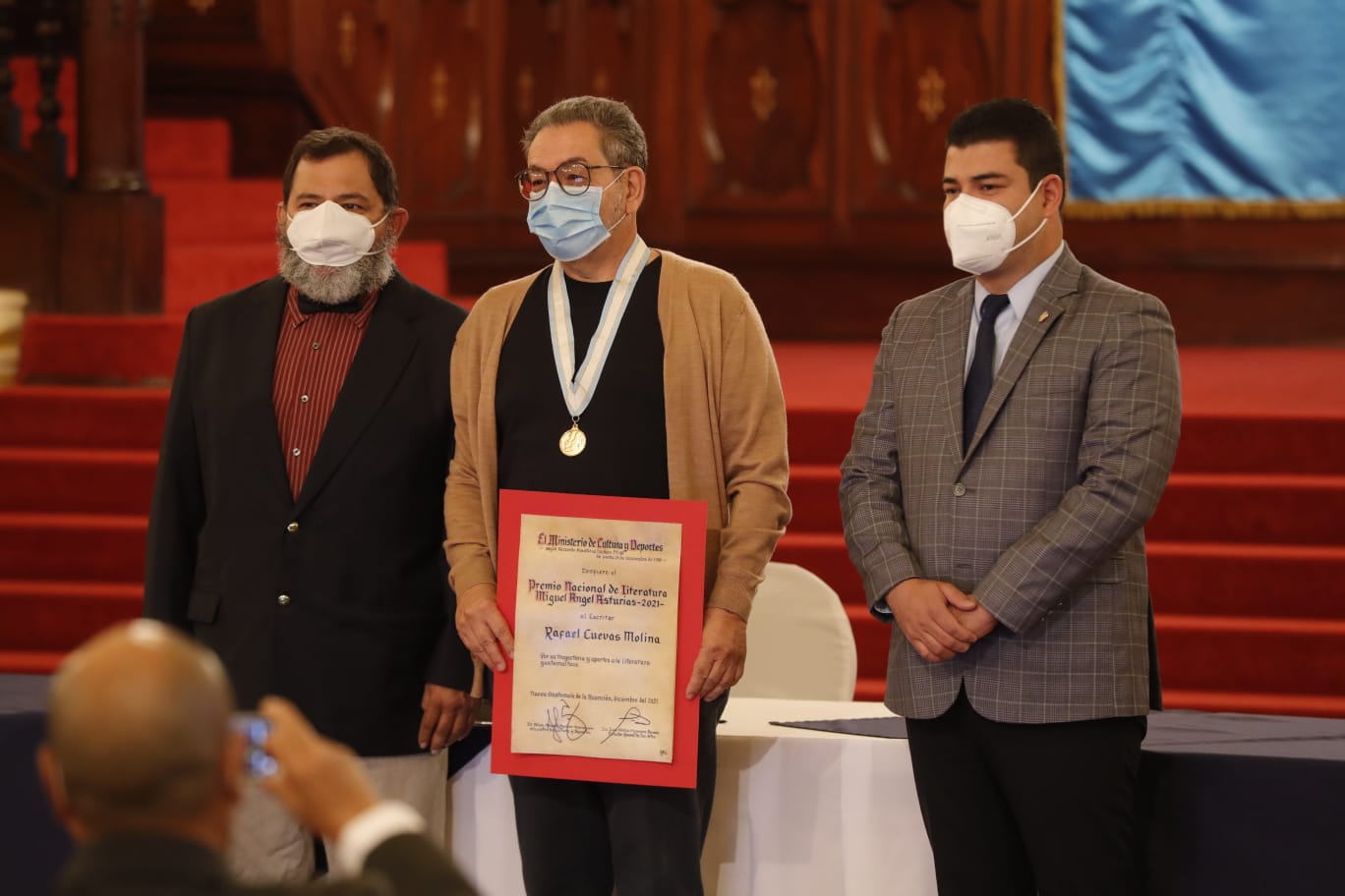 Rafael Cuevas ha sido nombrado Premio Nacional de Literatura 2021.  (Foto Prensa Libre: Esbin García)