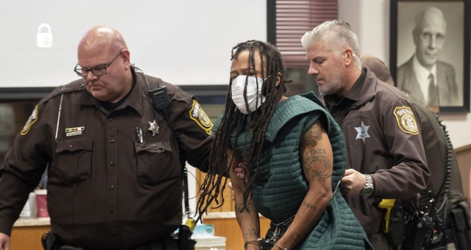 Darrell Brooks Jr. es acusado de haber arrollado a varias personas durante un desfile navideño en los suburbios de Milwaukee. (Foto Prensa Libre: Tomada de @WashTimes)