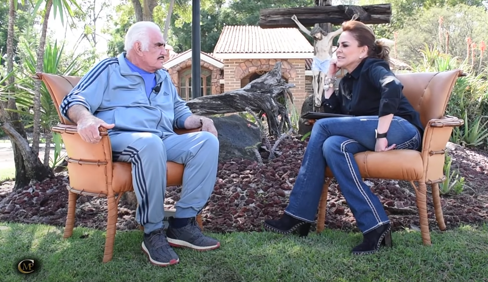 Hace dos años el charro se confesó con la periodista luego de su retiro de los escenarios. (Foto captura de pantalla YouTube/Mara Patricia Castañeda). 