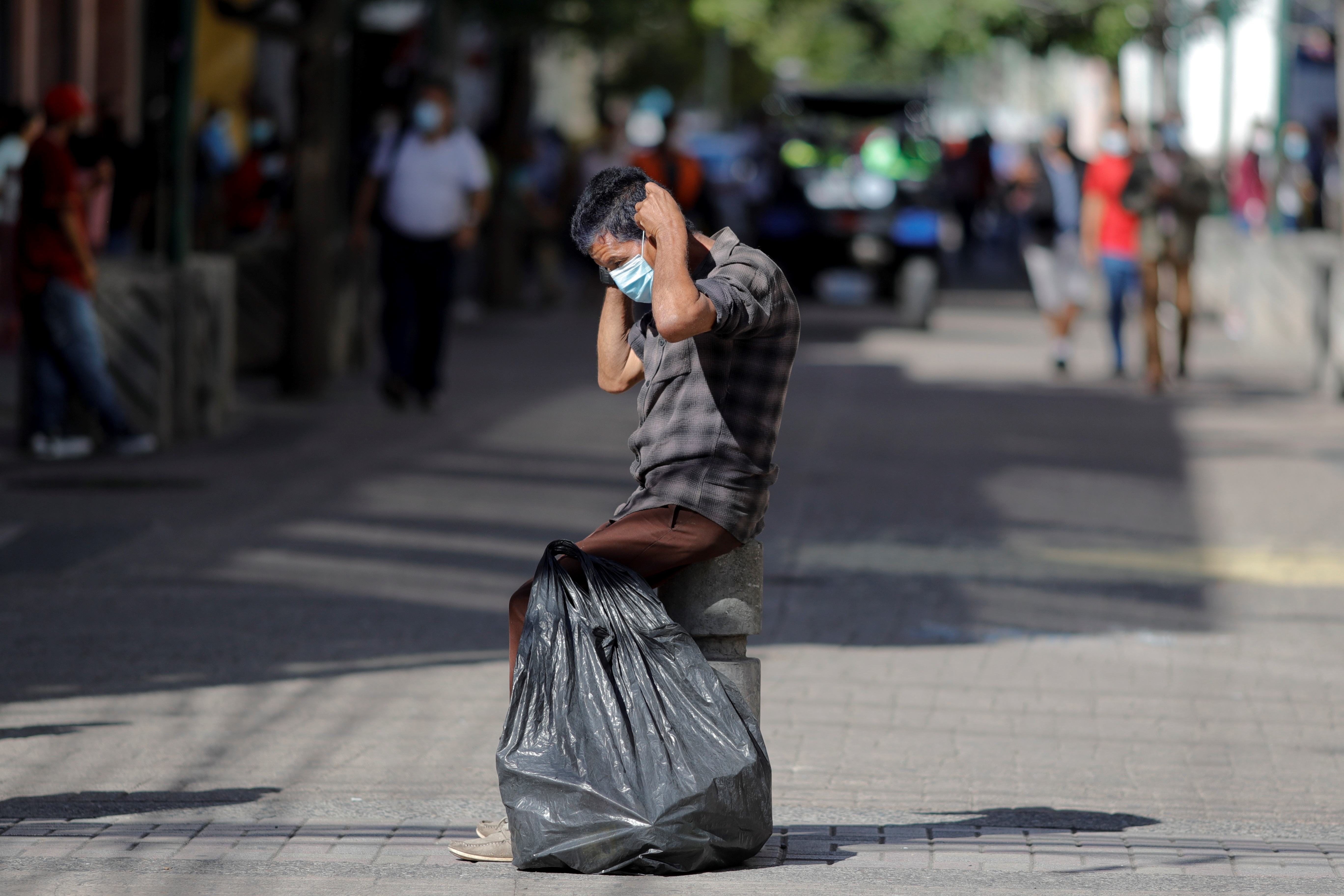 Los datos sobre contagios comunitarios de la variante delta en América Latina son muy limitados, según la OPS. (Foto Prensa Libre: EFE)