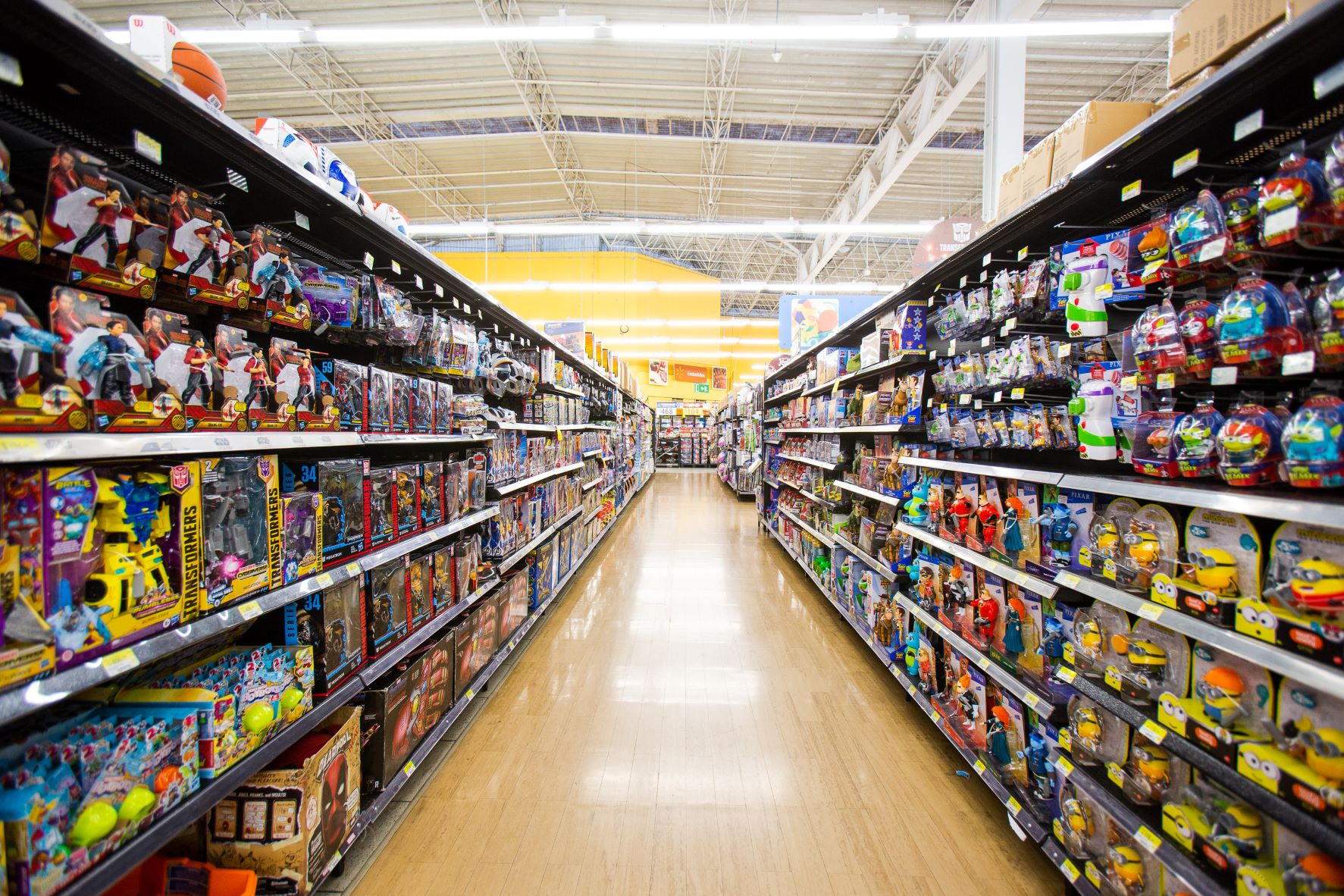 En Walmart los guatemaltecos pueden encontrar una gran variedad de juguetes para sus hijos. Foto Prensa Libre: Cortesía.