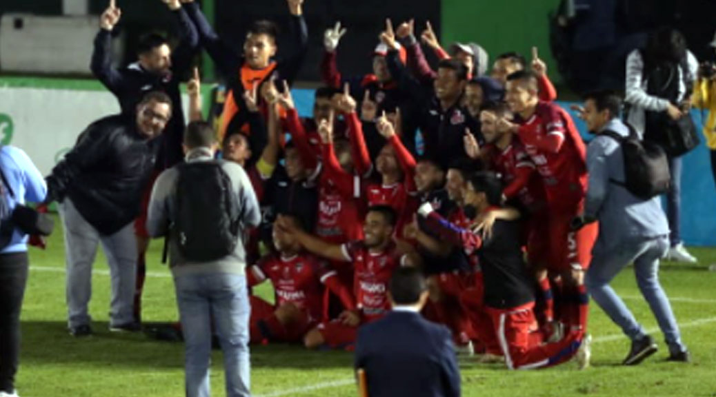 Los jugadores de Deportivo Malacateco festejan su pase a la final. (Foto Prensa Libre: Erick Ávila)