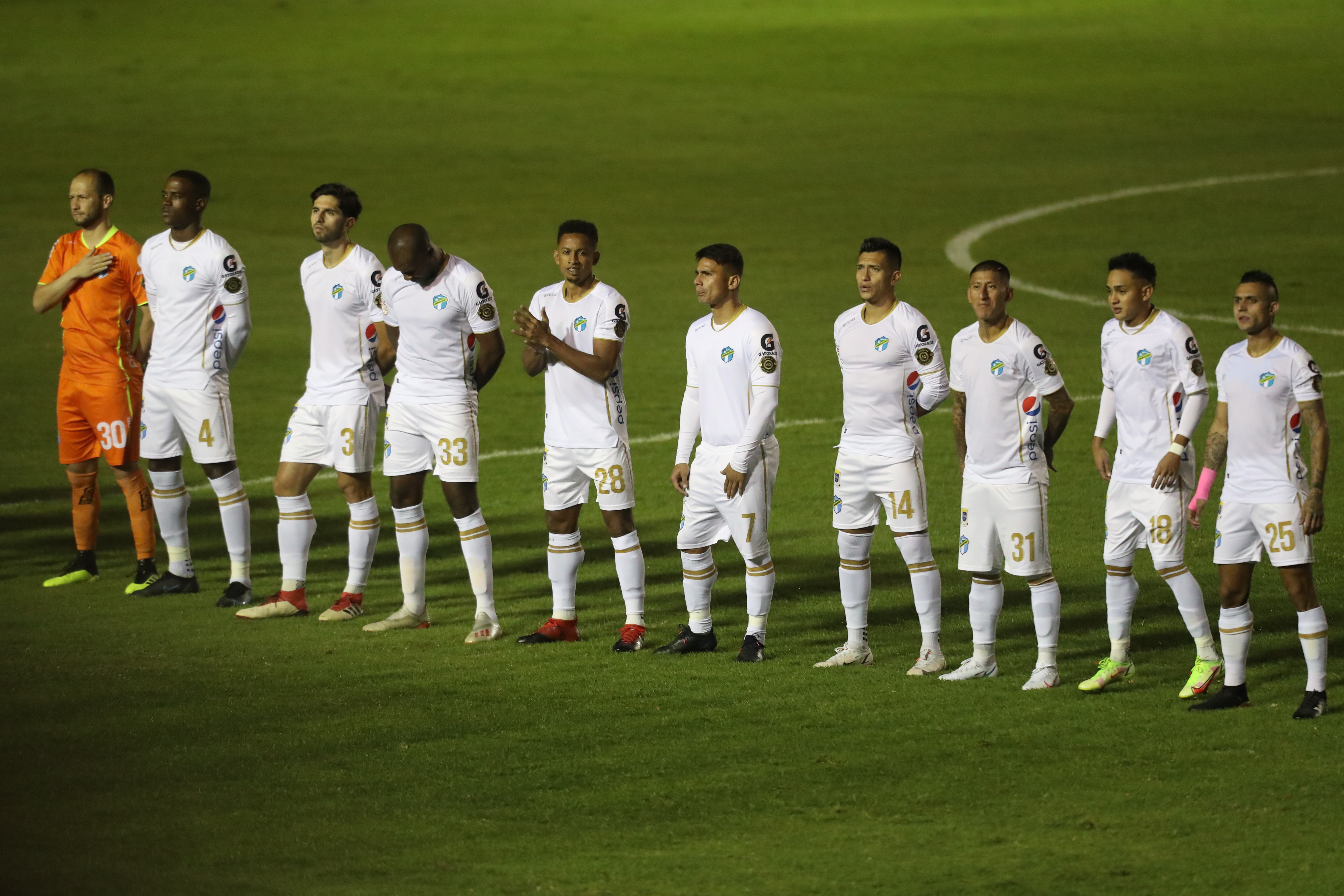 Comunicaciones antes de vencer al Motagua de Honduras, en la serie final de la Liga Concacaf Scotiabank. (Foto Prensa Libre: Juan Diego González)