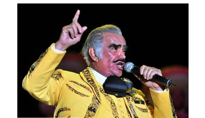 Vicente Fernández triunfó con su potente voz. (Foto: AFP). 