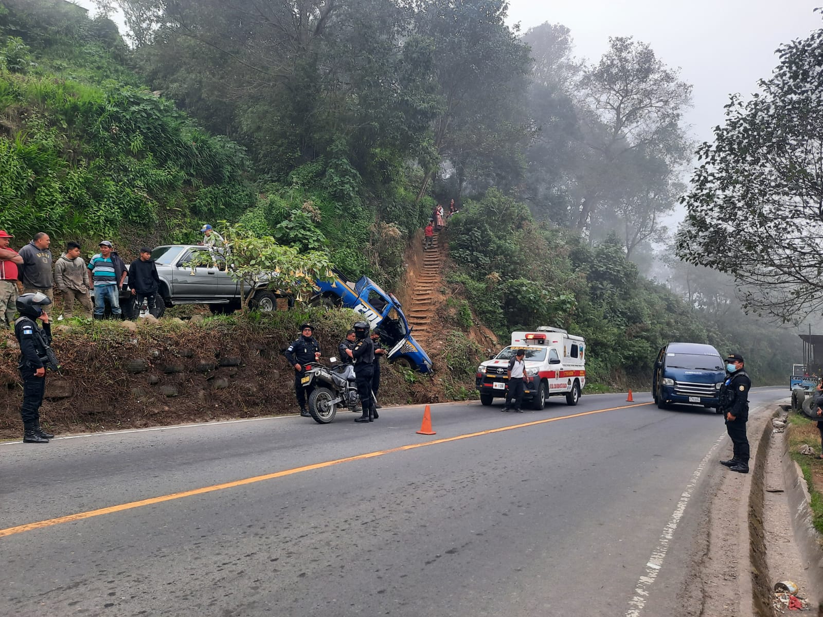 Socorristas dijeron que no hubo heridos en el accidente. (Foto:  cortesía PNC)