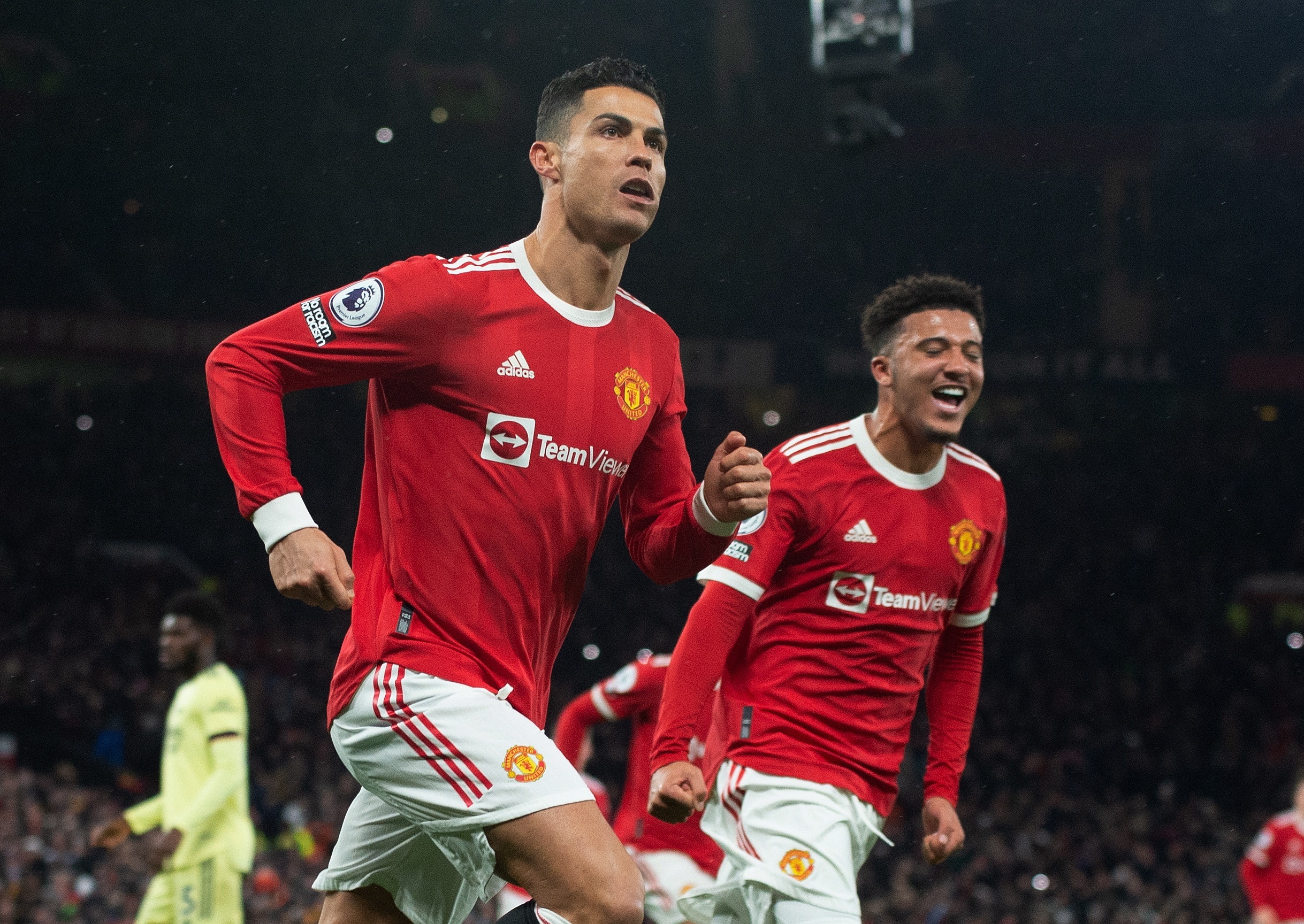 Manchester United revive con goles 800 y 801 de Cristiano Ronaldo en su carrera. (Foto Prensa Libre: EFE)
