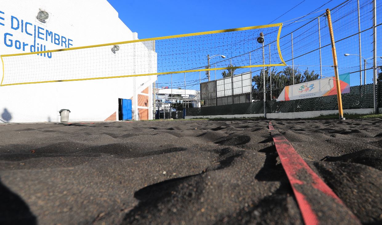 Canchas de voleibol de playa, en la Ciudad Olímpica de la zona 5. (Foto Prensa Libre: Byron García)