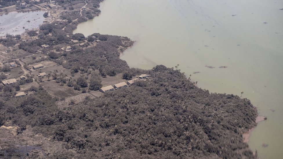 Imagen aérea de Tonga, tras la erupción. (GETTY IMAGES)