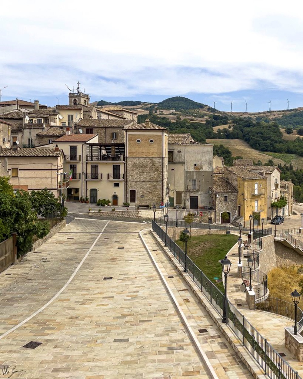 Roseto Valforte, un pueblo medieval del sur de Italia considerado uno de los más bellos del país, pero sus habitantes se han ido de allí porque es difícil encontrar trabajo, por lo que ahora la alcaldesa ofrece Є5 mil para quienes quieran repoblar. (Foto Prensa Libre: EFE)