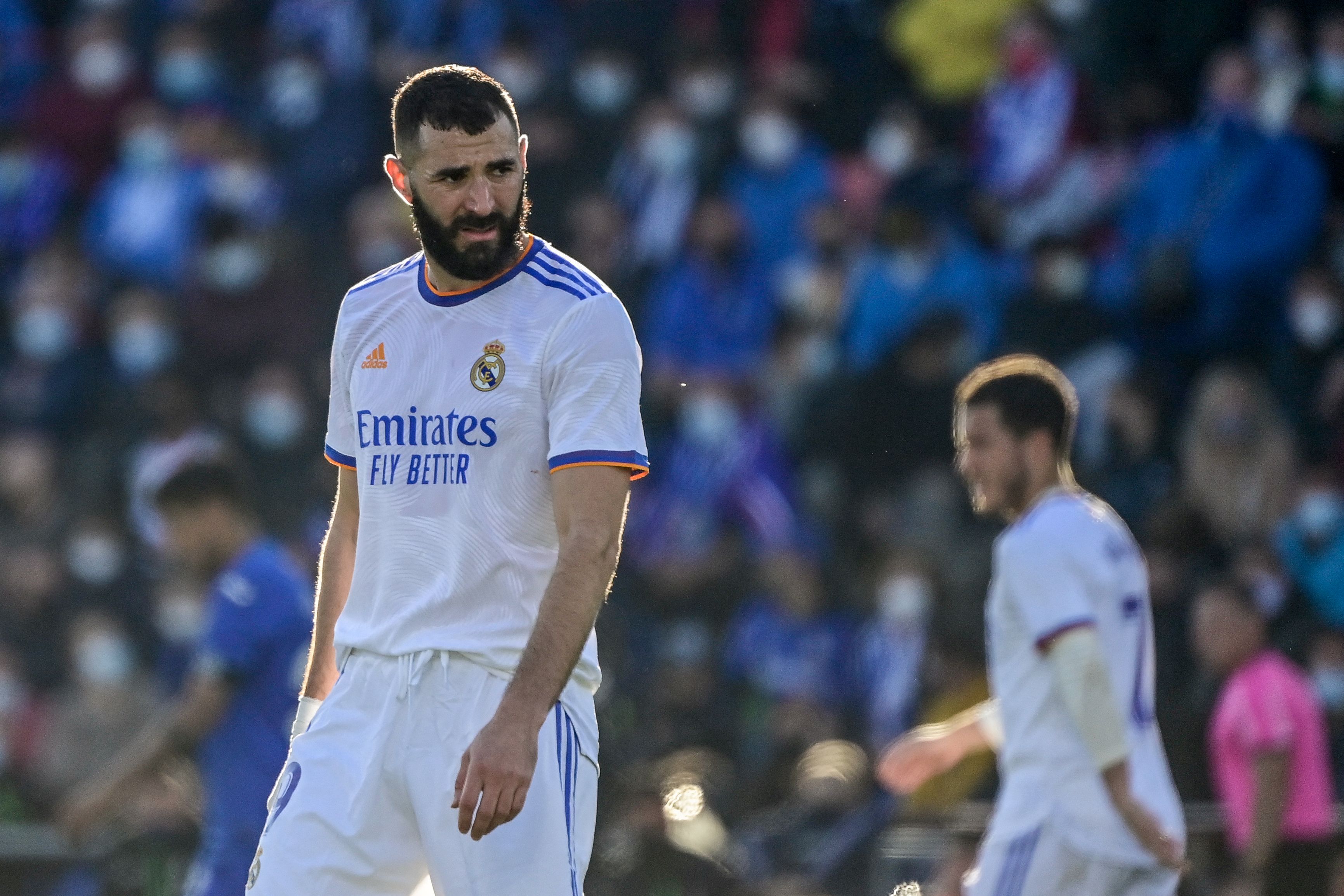 El delantero del Real Madrid Karim Benzema reacciona en la derrota contra el Getafe. (Foto Prensa Libre: AFP)