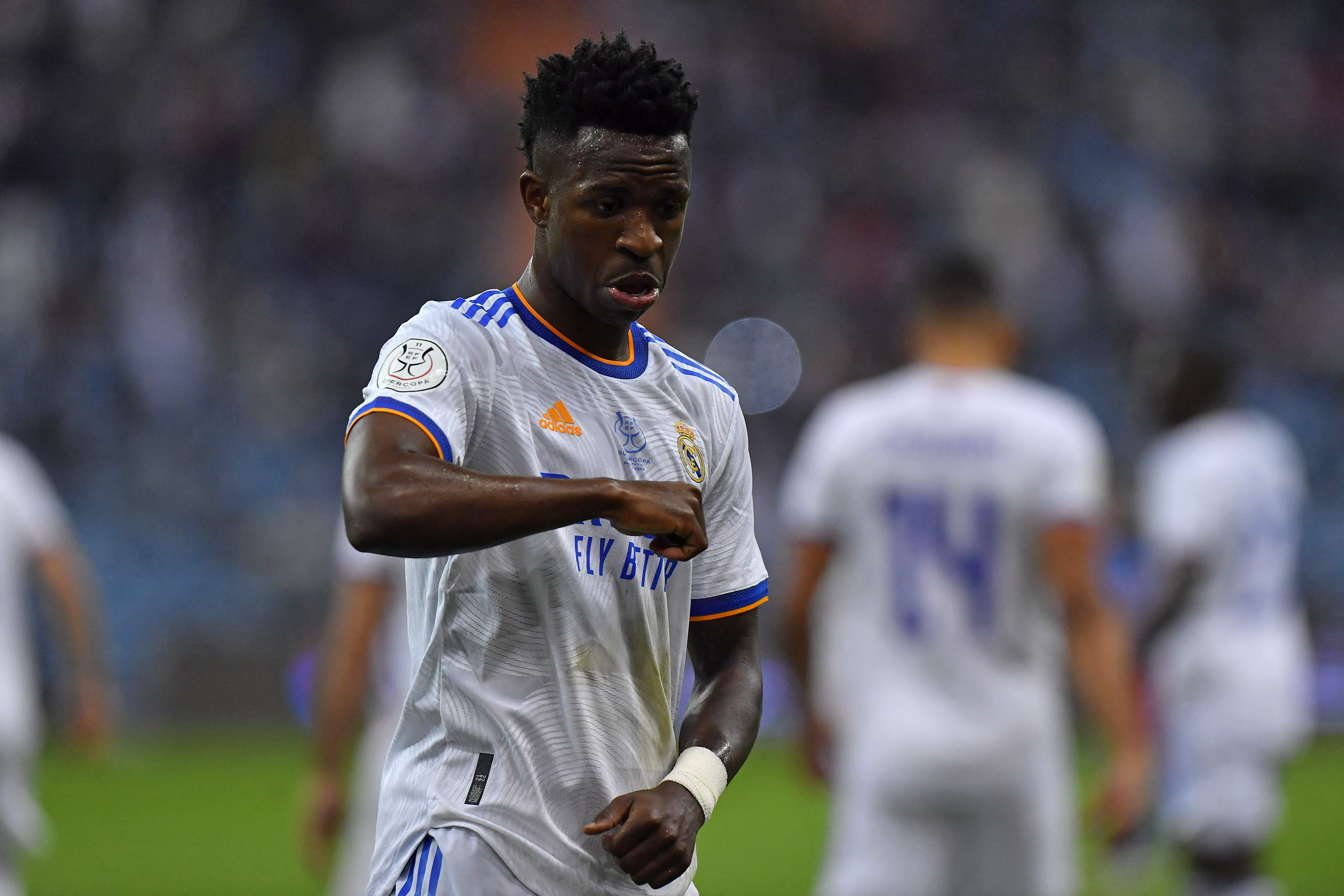 Vinicius celebra el gol que anotó en el Clásico ante el Barcelona, que disputaron en Arabia Saudita. El cuadro merengue ganó finalmente 3-2 y está en la final. Foto Prensa Libre: AFP.