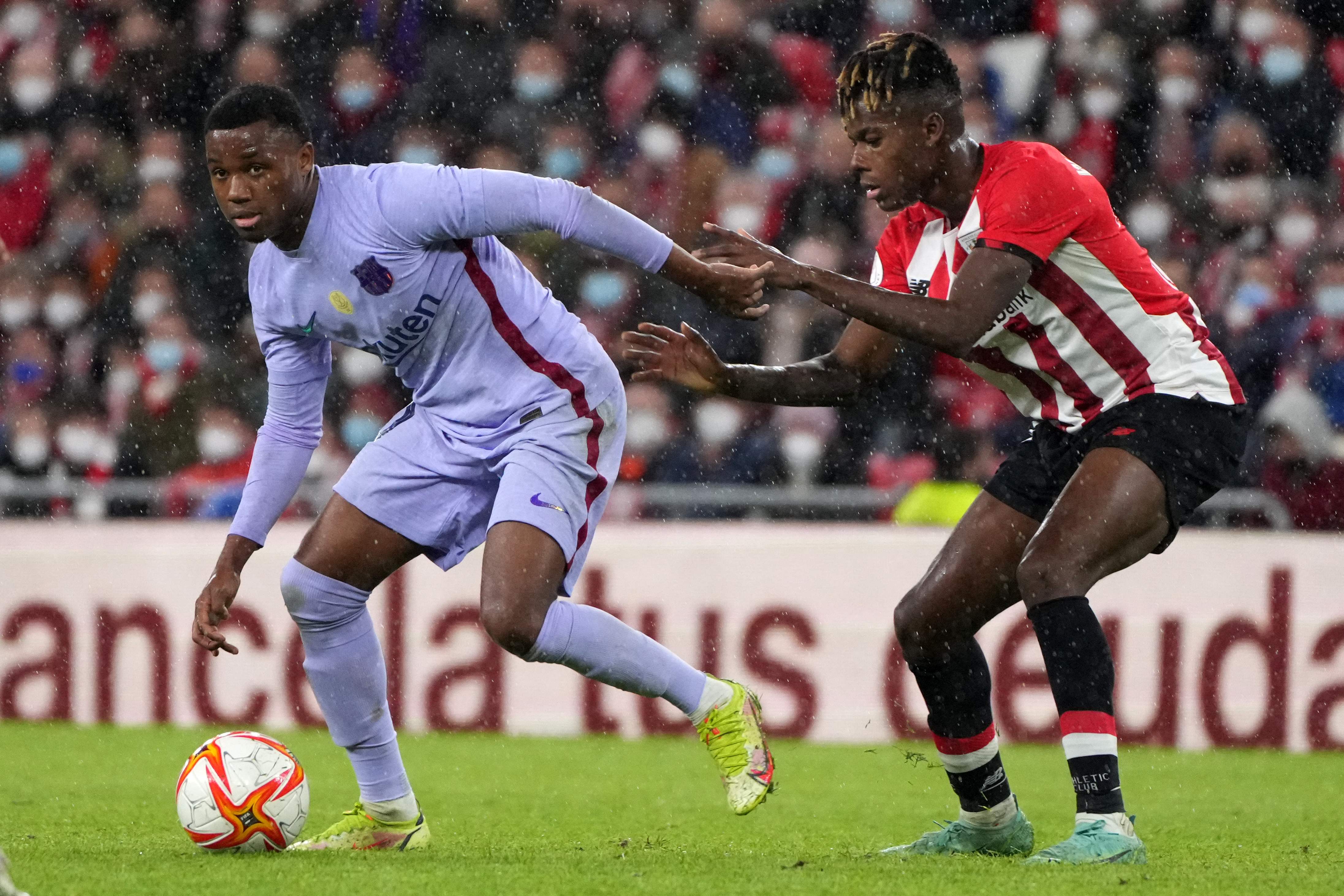 El jugador del Barcelona Ansu Fati vuelve a ser una baja importante para su equipo. (Foto Prensa Libre: AFP)