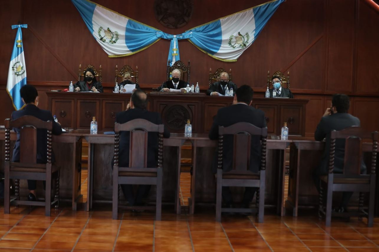 Corte de Constitucionalidad en al audiencia donde respondió a las consultas que hizo el presidente Giammattei en relación a las citaciones de funcionarios al Congreso. (Foto Prensa Libre: Juan Diego González).