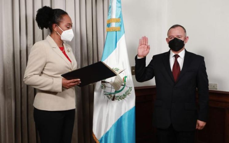 David Napoleón Barrientos Girón fue juramentado como nuevo ministro de Gobernación. (Foto Prensa Libre: Gobierno de Guatemala)