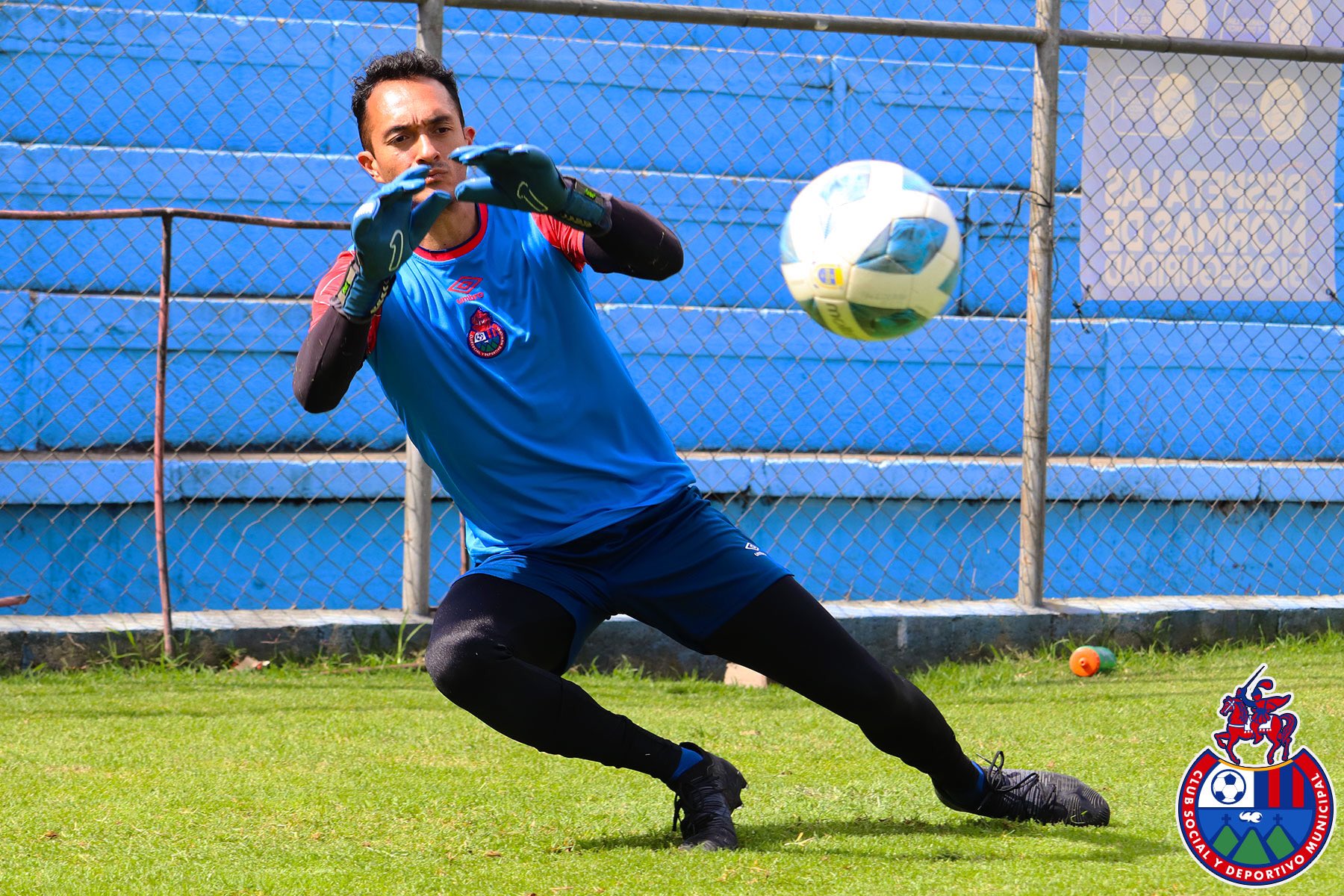 Ricardo Jerez ha asumido la responsabilidad de ser el capitán de los rojos para el torneo Clausura 2022. (Foto Prensa Libre: Twitter @Rojos_Municipal)