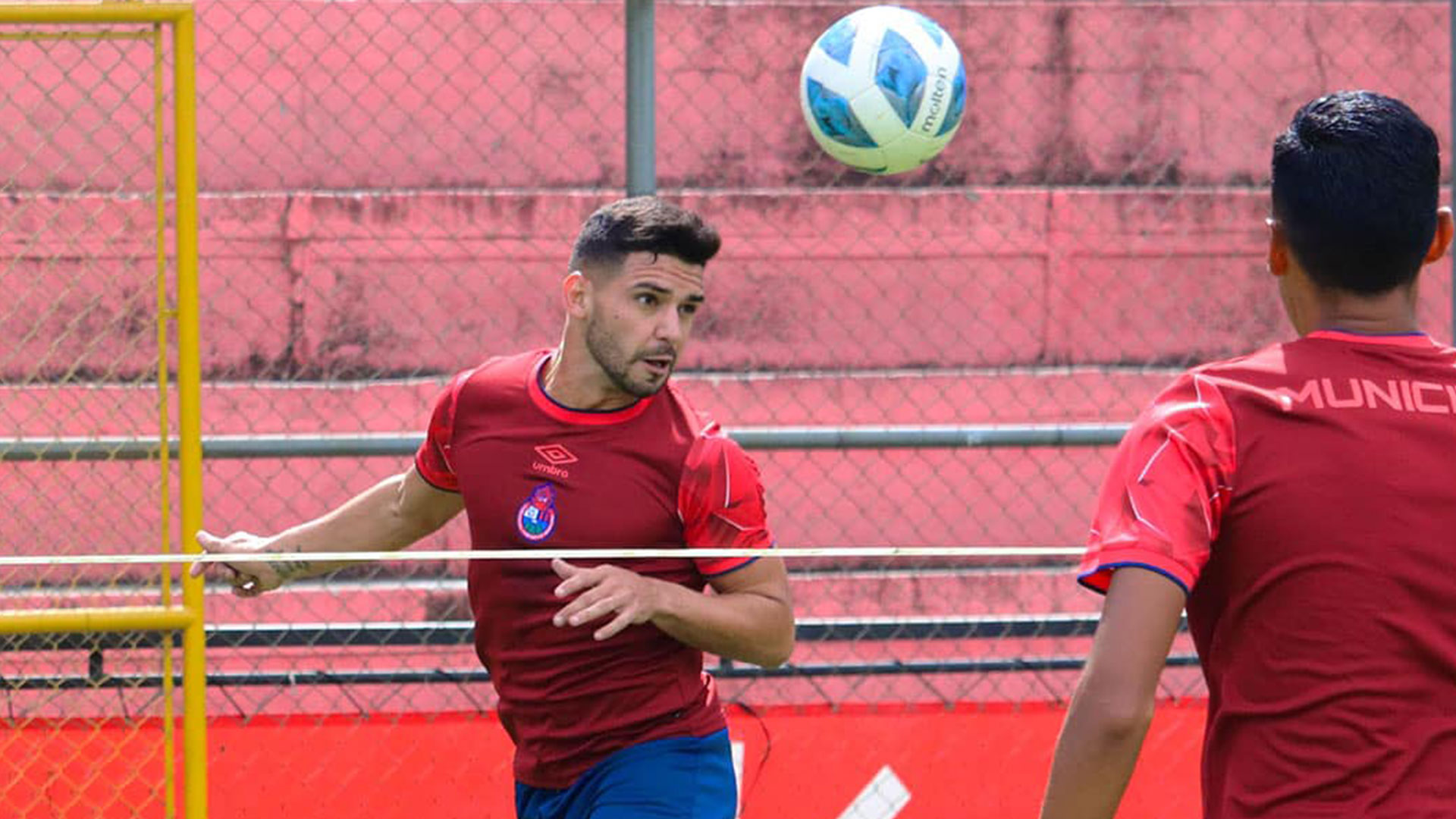 Eduardo Matías Rotondi durante su primer día de entreno con Municipal.(Foto Prensa Libre: Facebook)