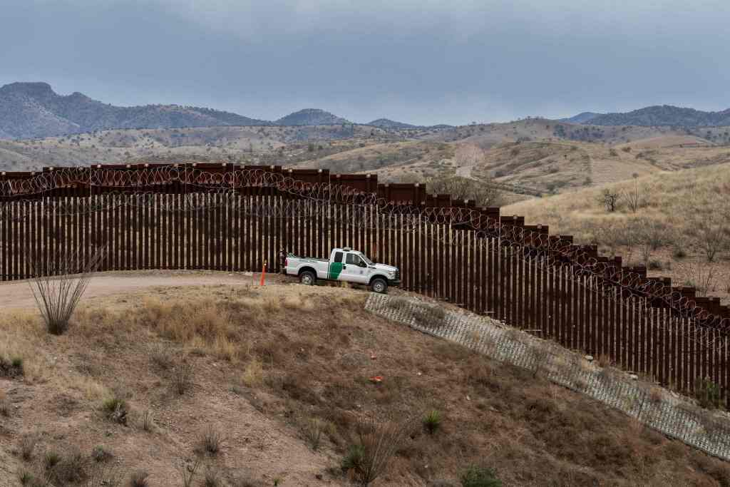 Los coyotes han intentado varias formas de evadir las fronteras de EE. UU. (Foto: Hemeroteca PL)