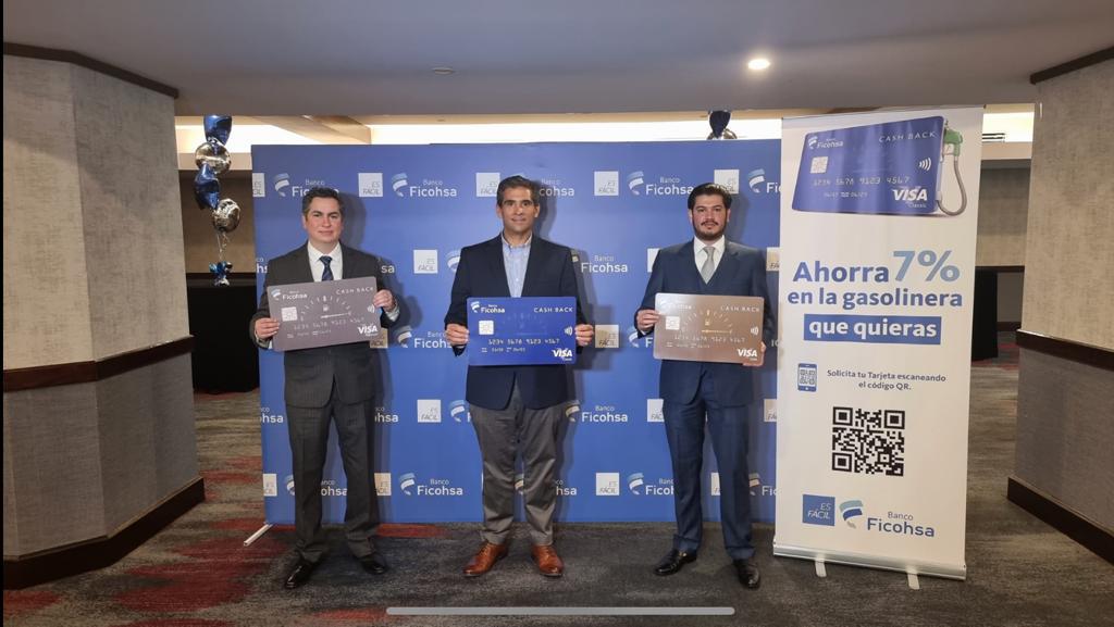 Directivos de Banco Ficohsa presentaron la nueva tarjeta. Foto Prensa Libre: Cortesía